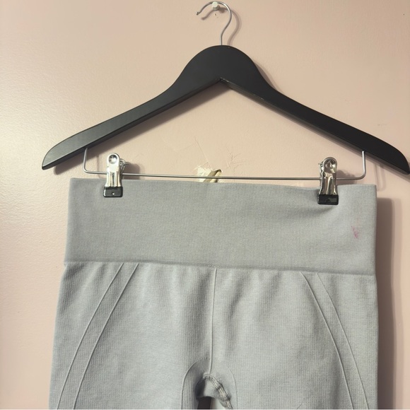 Lululemon Awakening Crop *Taryn Toomey Collection 17" Gray Women Size 8 - Picture 4 of 14
